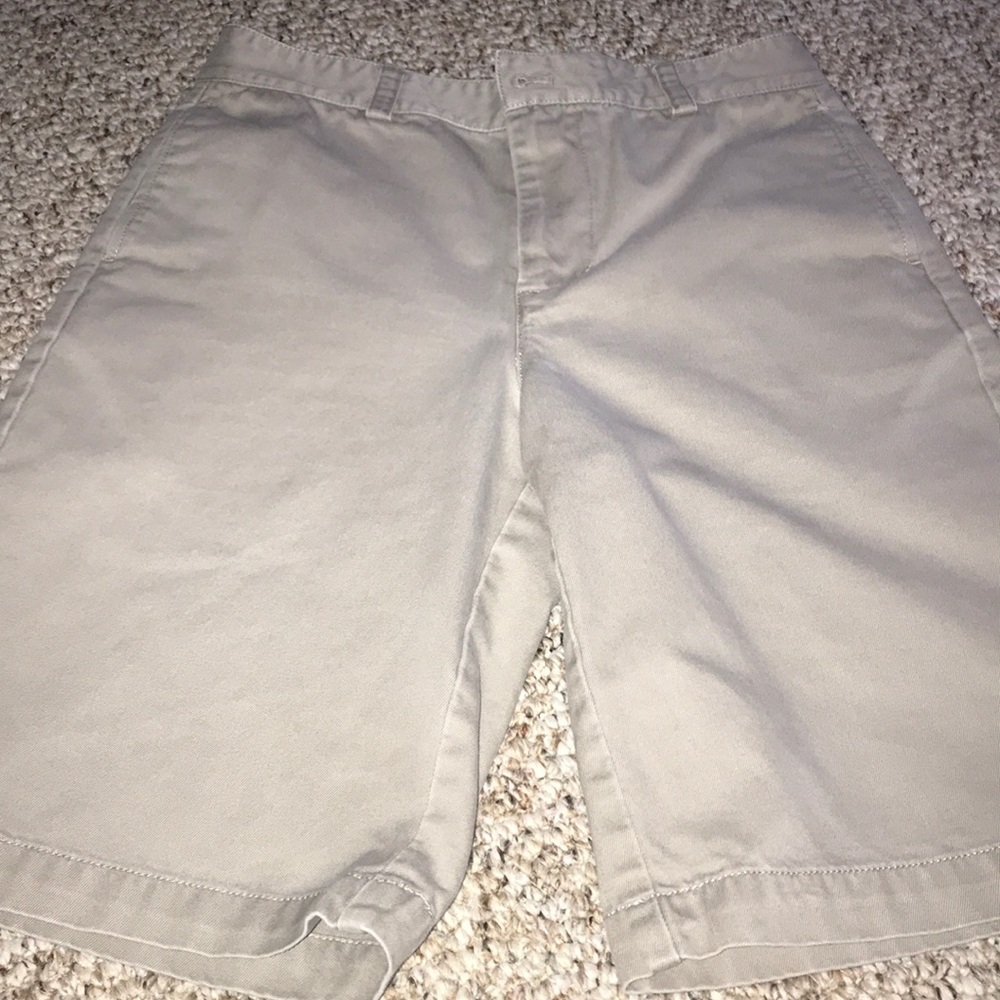 Vineyard Vines khaki shorts, size 14